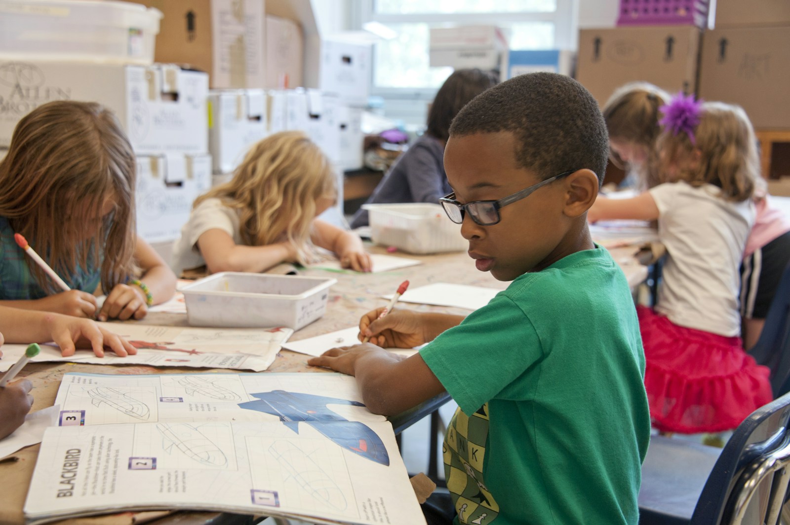 Intégrer son enfant dans une école privée montessori : bienfaits et processus