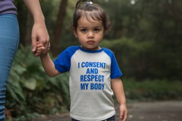 Accompagner son enfant dans l’expression du consentement et du respect du corps dès le plus jeune âge