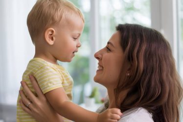 Le rôle des émotions des parents dans l'équilibre émotionnel de l'enfant : comprendre et agir au quotidien